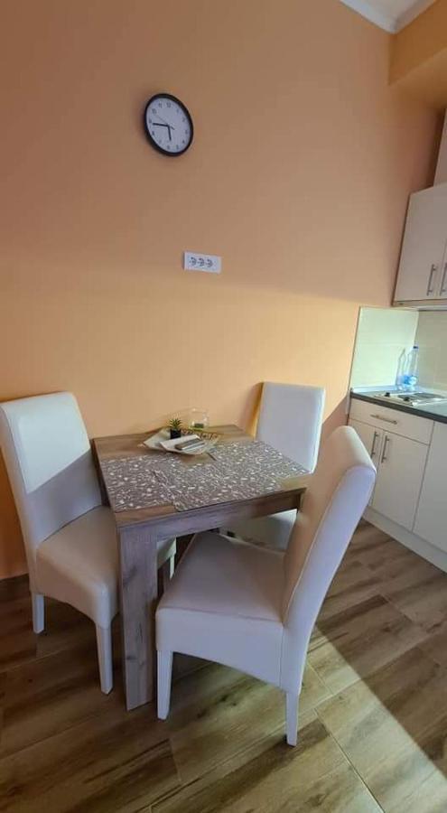 Ales Apartman Sombor Esterno foto