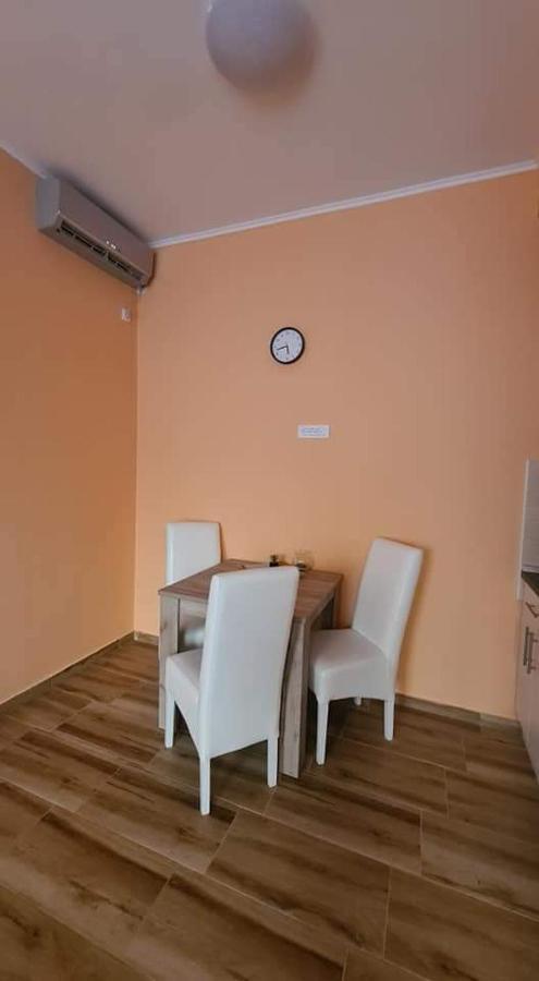 Ales Apartman Sombor Esterno foto