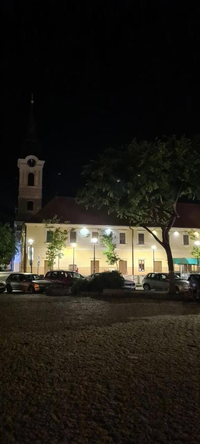 Ales Apartman Sombor Esterno foto